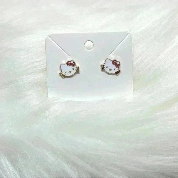 Hello Kitty Stud Earrings - Picture 4 of 5